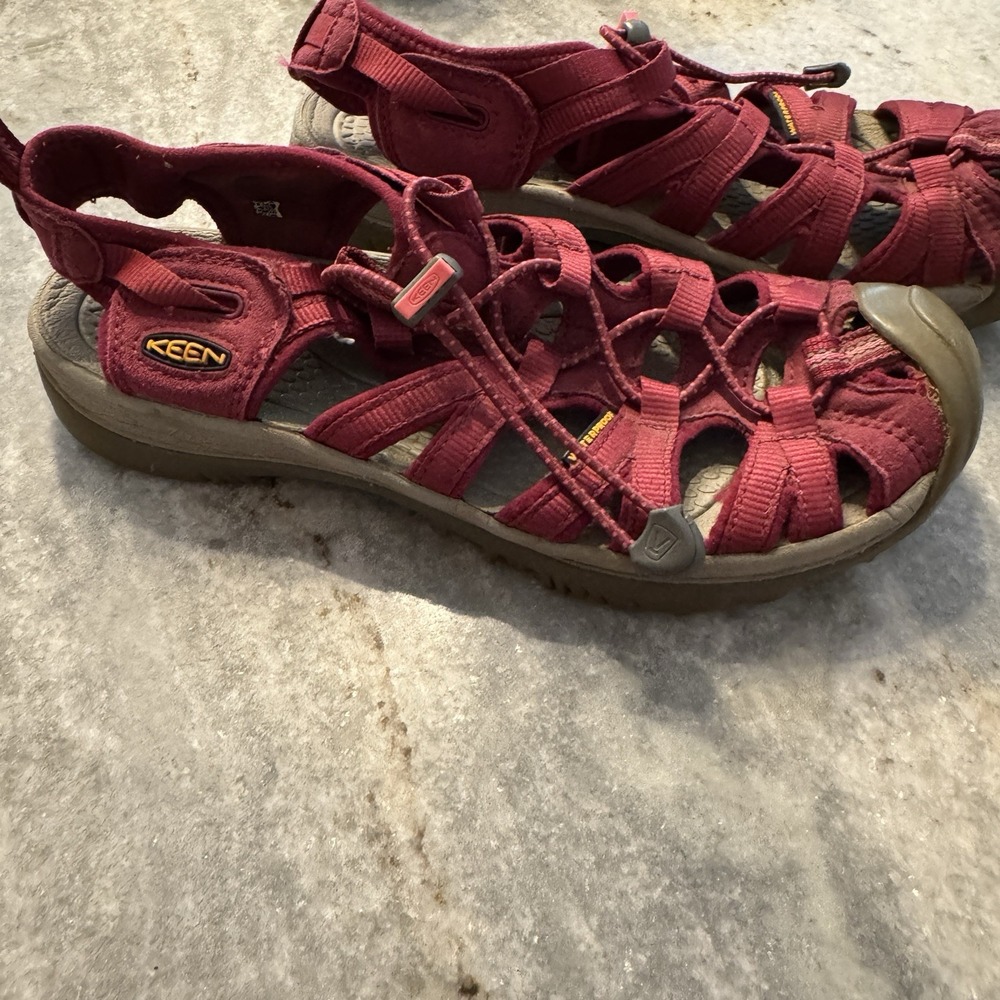 Keen Whisper Waterproof Sports Sandals Beet Red Maroon Hiking Women's Size 9